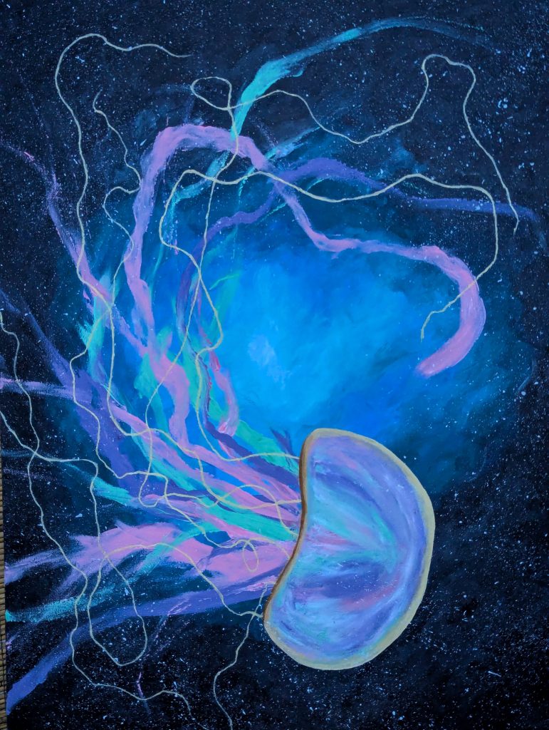Eine Fantasievolle Qualle schwebt in einer dunklen Umgebung mit hellem blau im Hintergrund